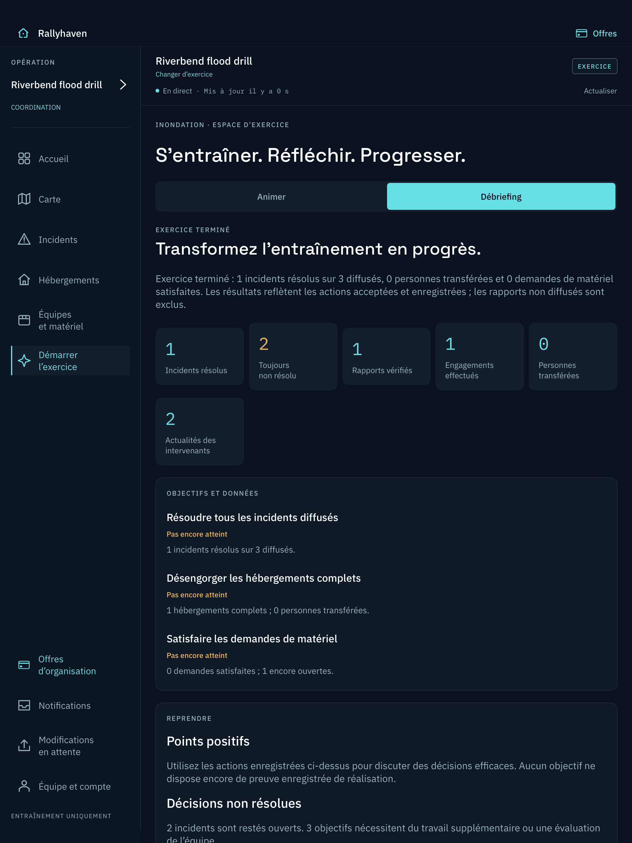 Débriefing réel sur iPad avec résultats enregistrés et commandes d’évaluation.